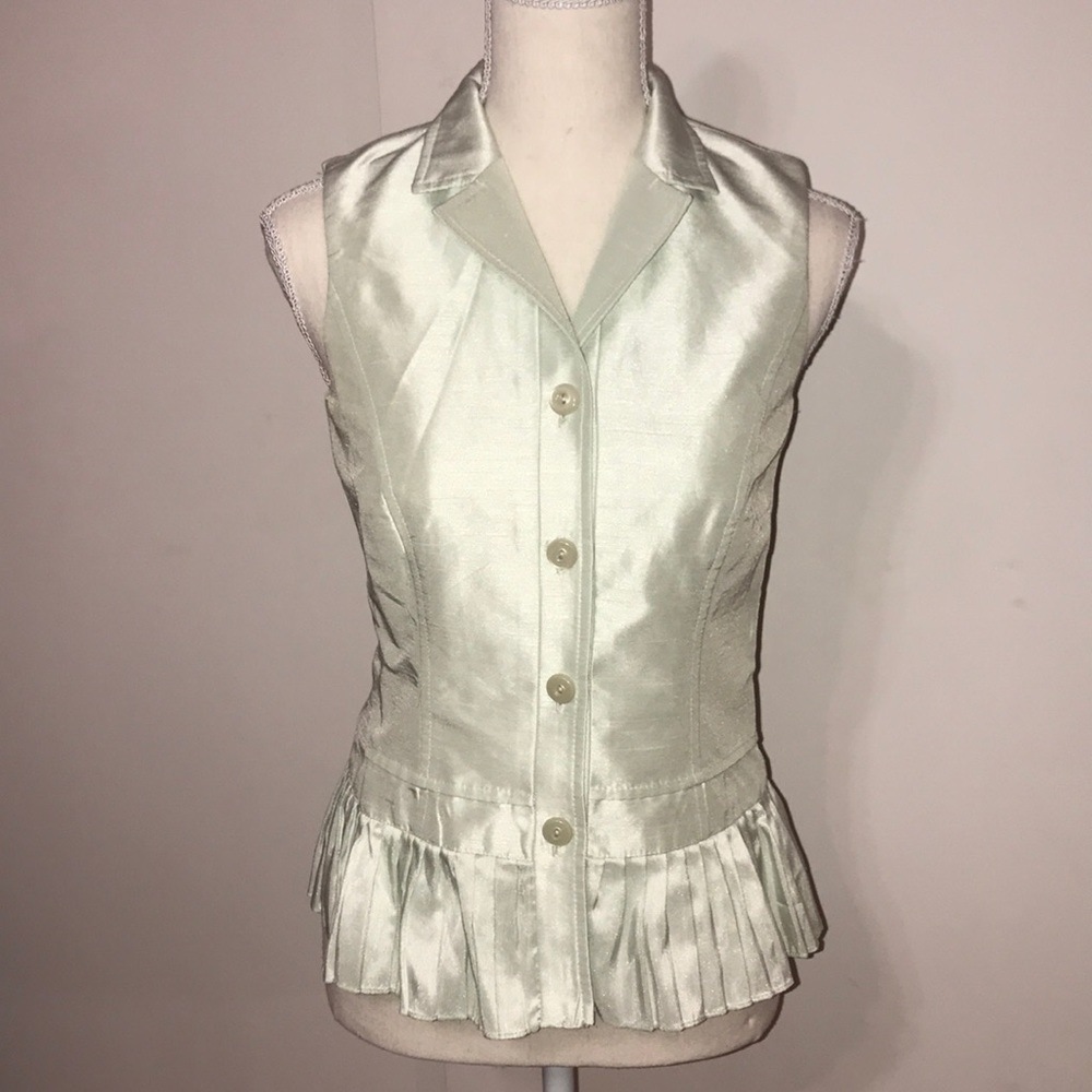 Versai Sleeveless Button Down Top